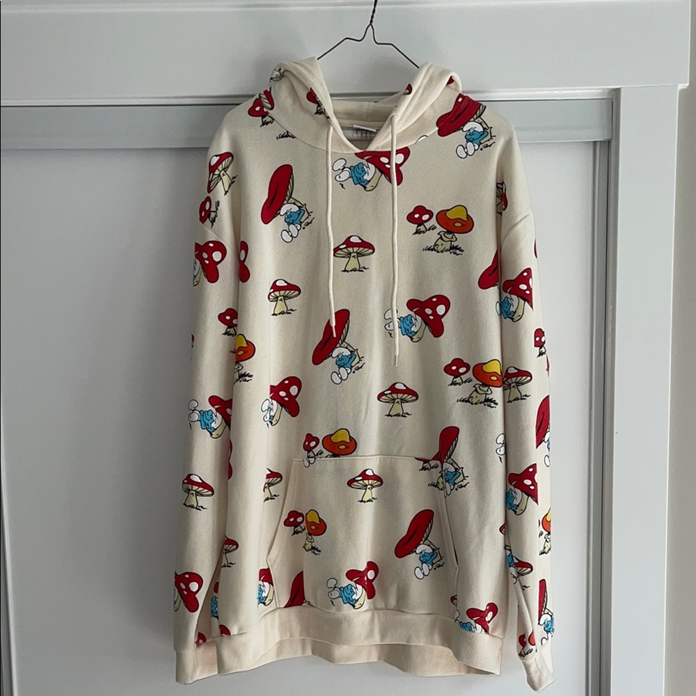 ❤️NWOT!❤️RARE!!! SMURF Collection! Cream Hoodie with Smurf designs.